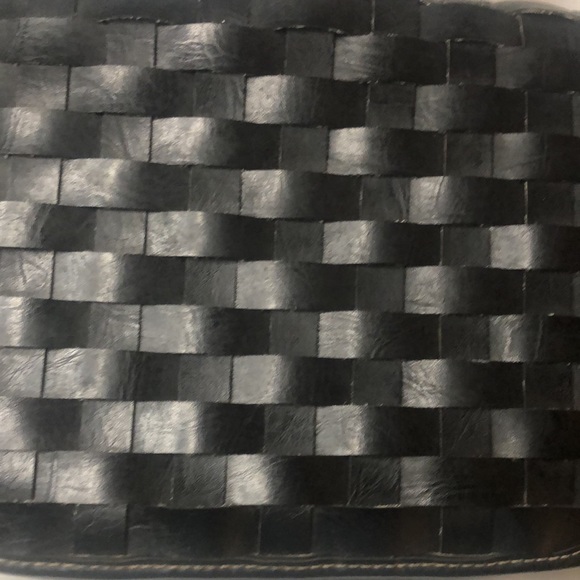 Black basket weaved crossbody. - Picture 2 of 10